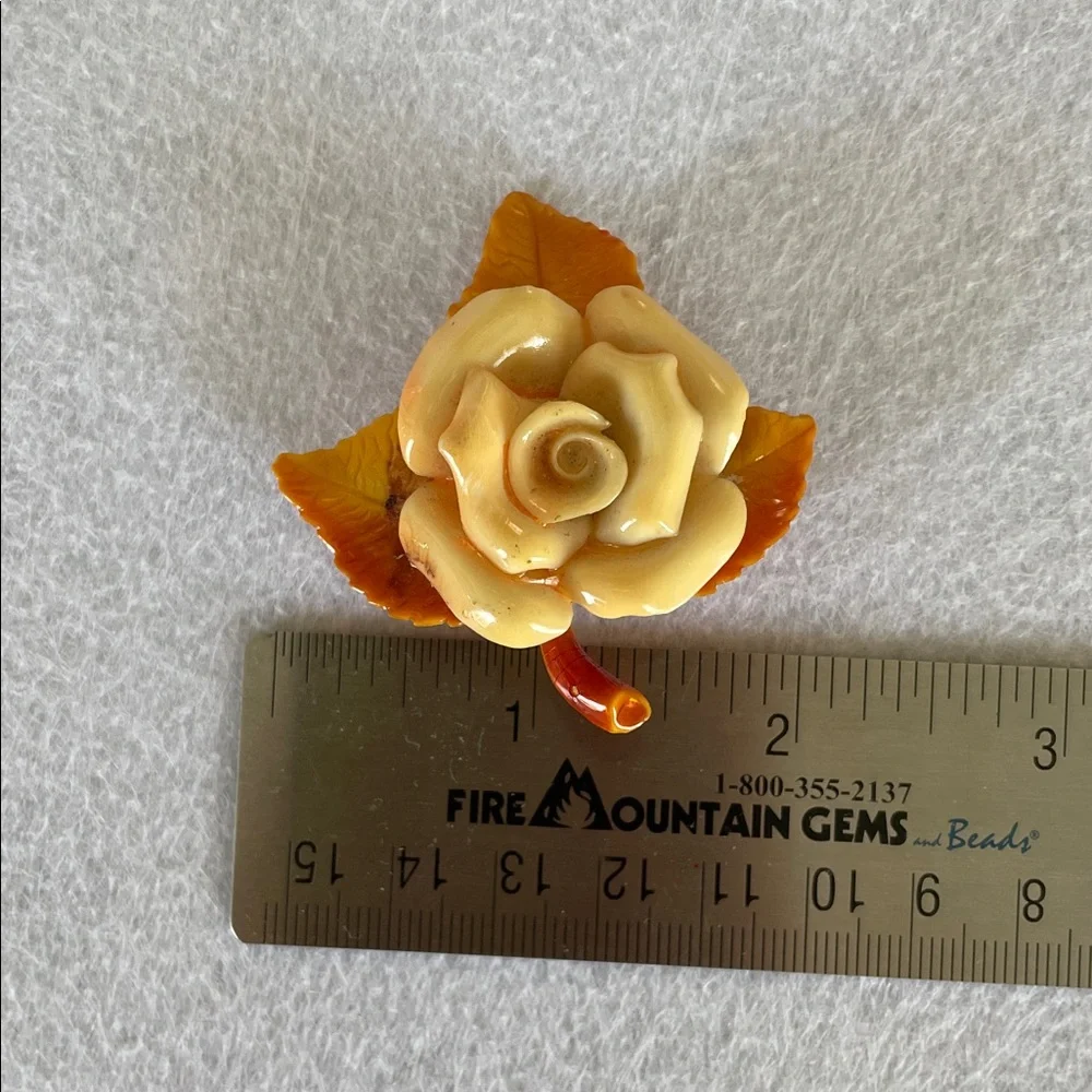 VINTAGE 1950s CARVED CELLULOID ROSE BROOCH Creamy Ivory & Amber Floral Pin